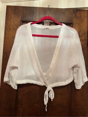Unik White wrap top